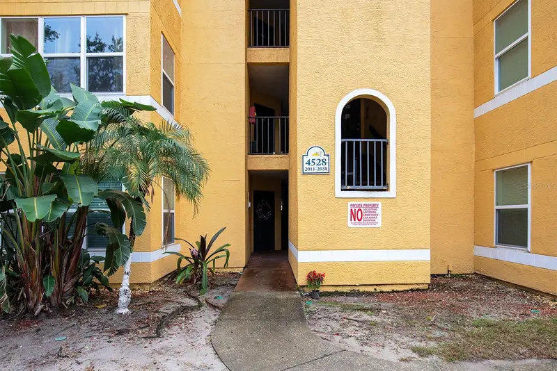 4528 Commander Dr #2018, FL