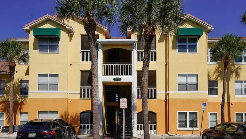 10764 70th Ave #2208, FL
