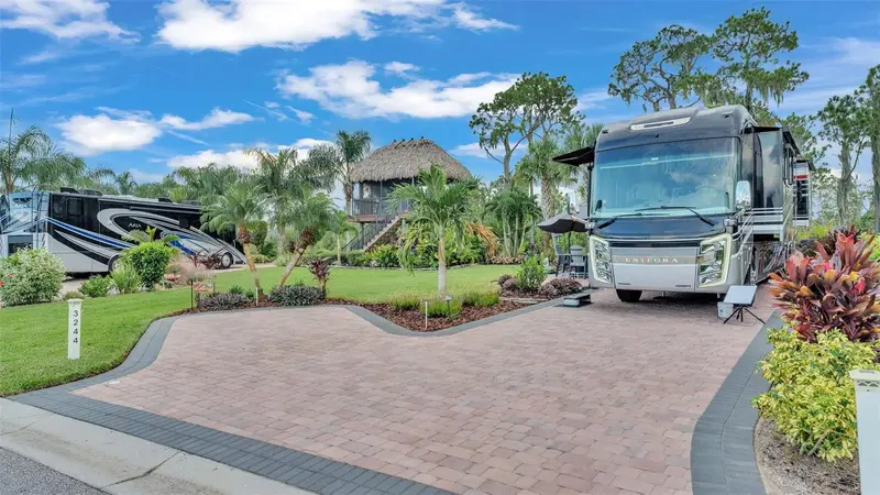 3244 Fish Hawk Dr, FL