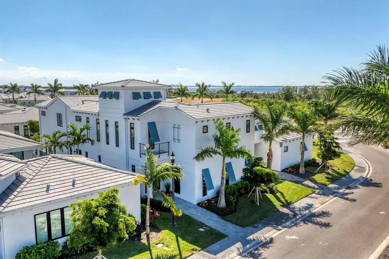 5951 Redbay Blvd, FL