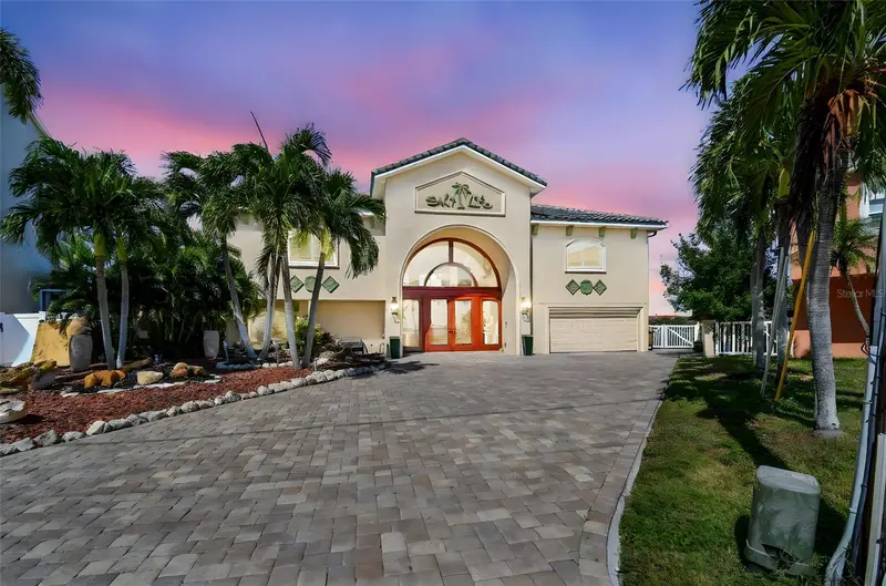 582 Johns Pass Ave, FL