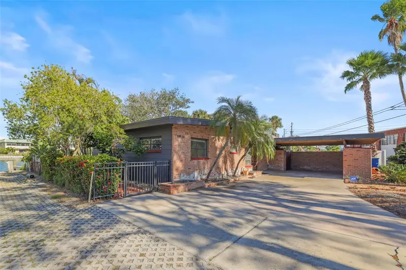 11921 Lagoon Ln, FL