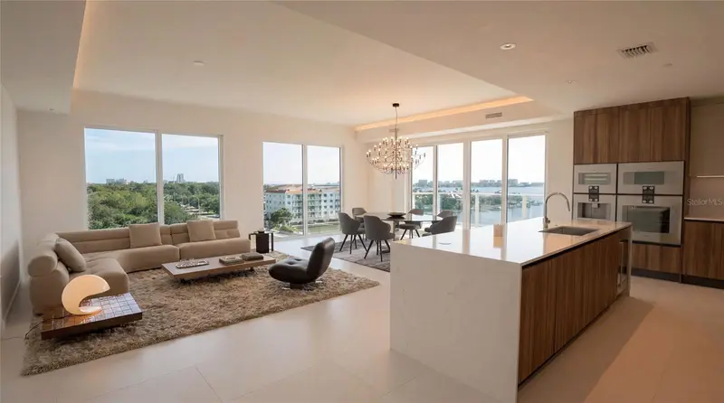 1020 Sunset Point Rd #609, FL