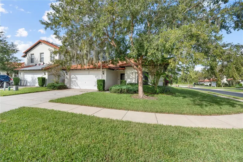 16813 Lazy Breeze Loop, FL