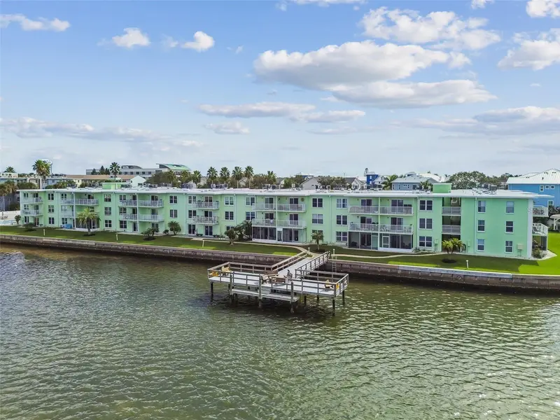 464 N Paula Dr #221, FL