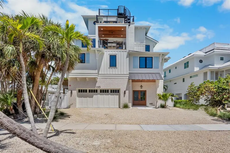 135 Avenida Veneccia, FL