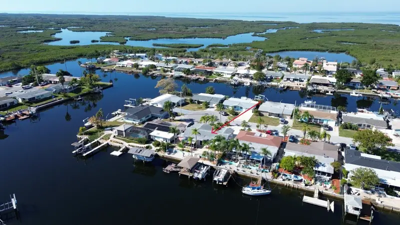 12612 4th Isle, FL