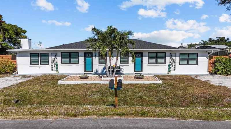 11 1st St E, FL