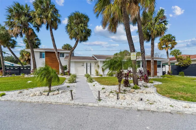 760 Bohenia Cir S, FL