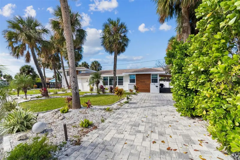 760 Bohenia Cir S, FL