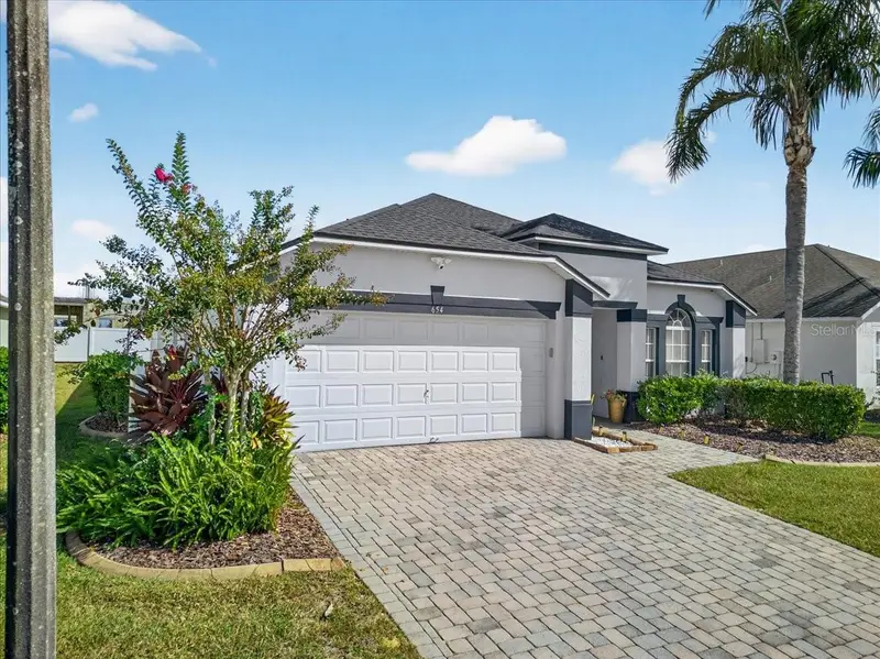 654 Kildrummy Dr, FL