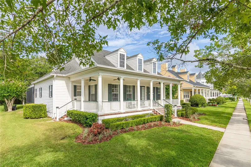 216 Eastpark Dr, FL