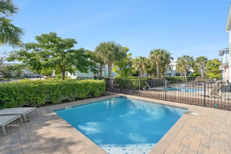 8082 Knee Deep Rd, FL