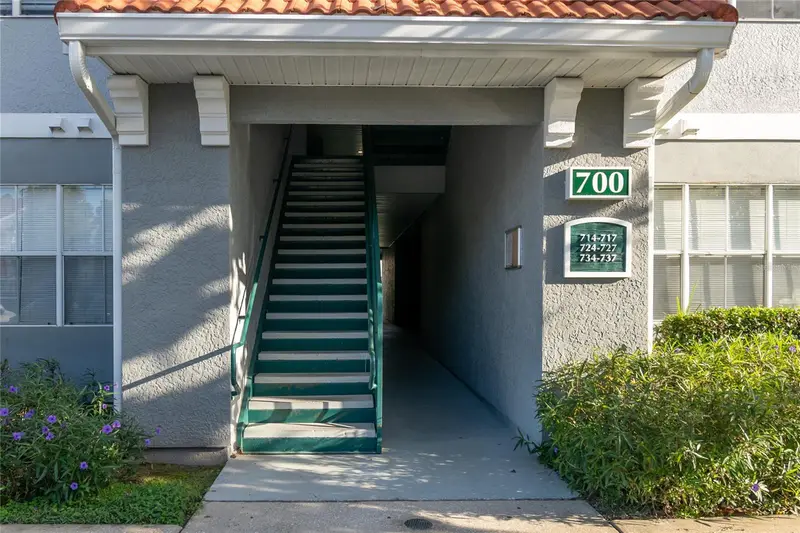 18001 Richmond Place Dr #735, FL