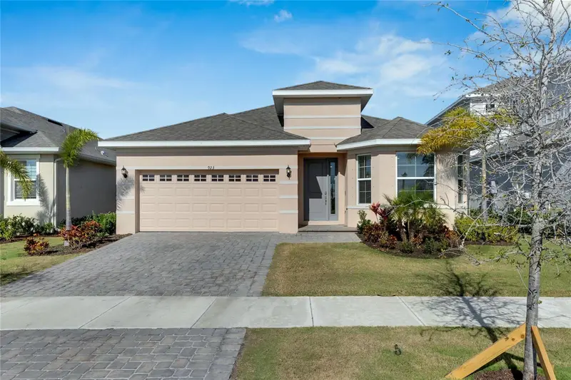 923 Signet Dr, FL