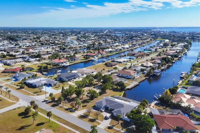 4358 Harbor Blvd, FL