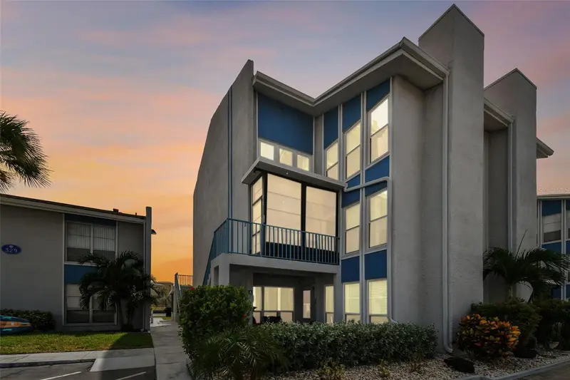 315 Medallion Blvd #E, FL