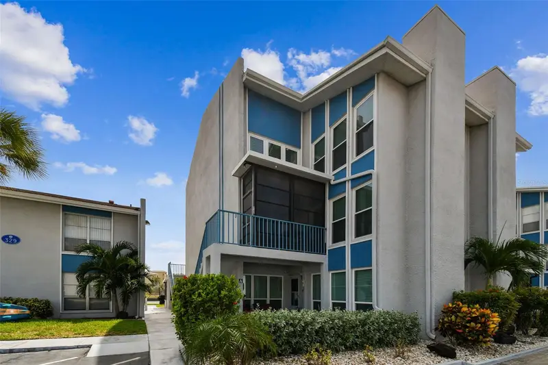 315 Medallion Blvd #E, FL