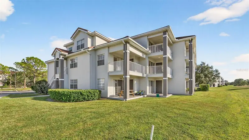 13917 Fairway Island Dr #928, FL