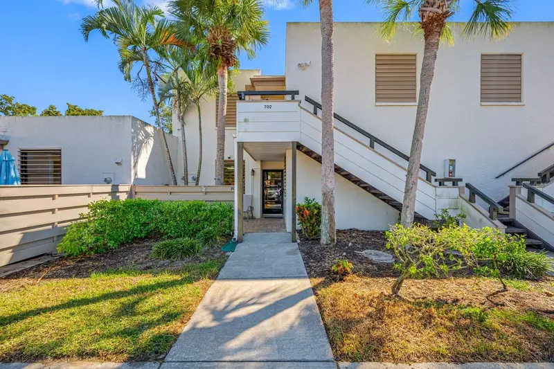 703 Oakview Dr #703, FL