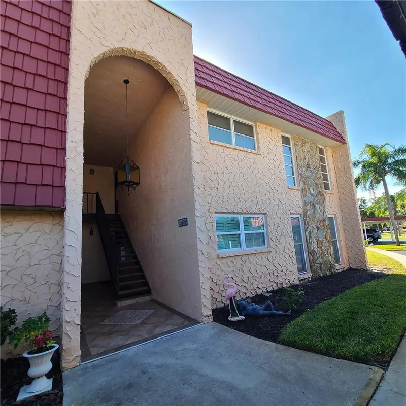 220 Buttonwood Cir #220, FL