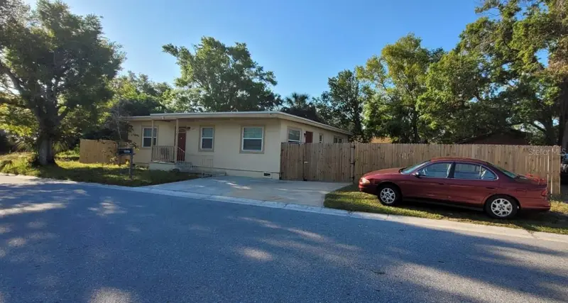807 Palm Bluff St, FL