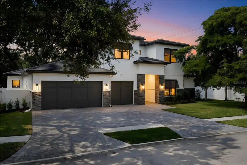 3512 Camino Real, FL