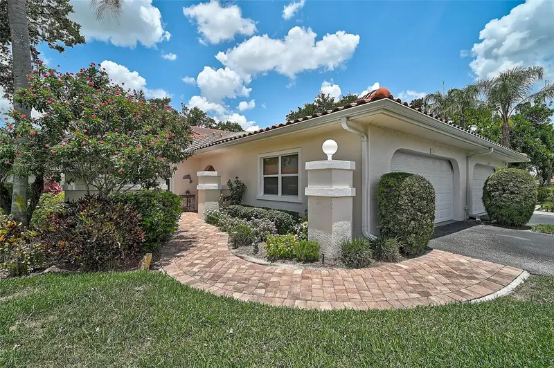 7341 Golf Pointe Cir, FL
