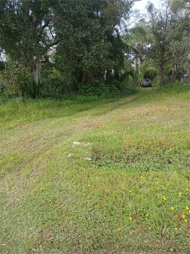 18565 N 16th Ave E, FL