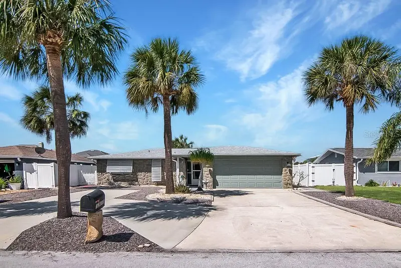 13615 Stacey Dr, FL