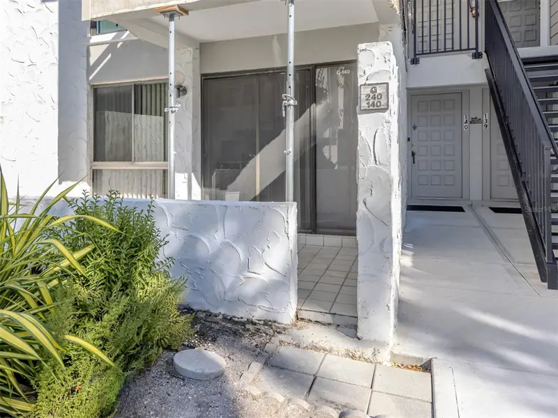 1555 Tarpon Center Dr #140, FL