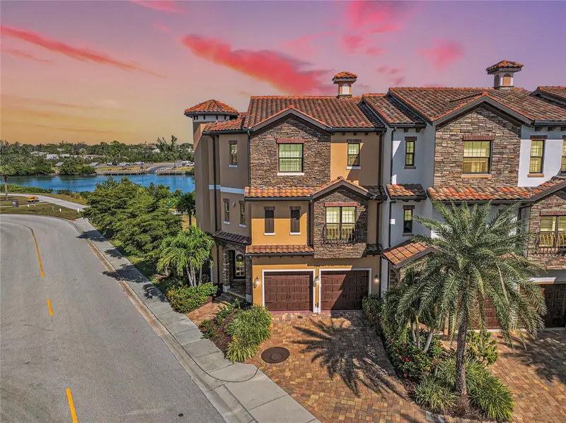 205 E Venice Ave, FL