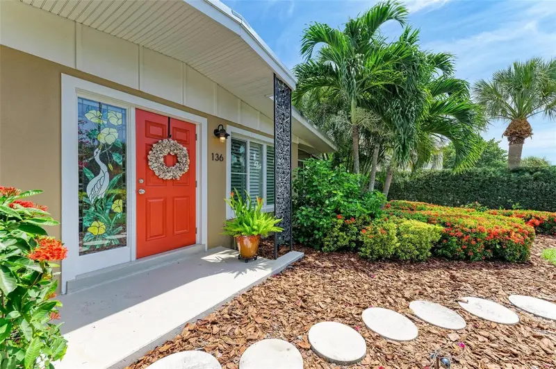 136 Crescent Dr, FL