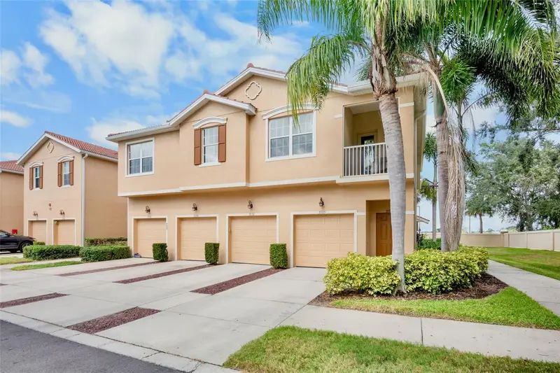 3537 Parkridge Cir #15-106, FL