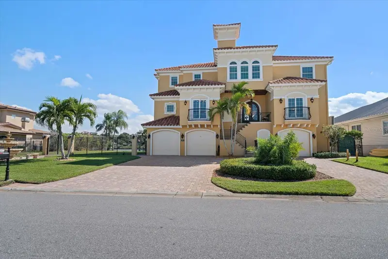 211 Poinciana Ln, FL