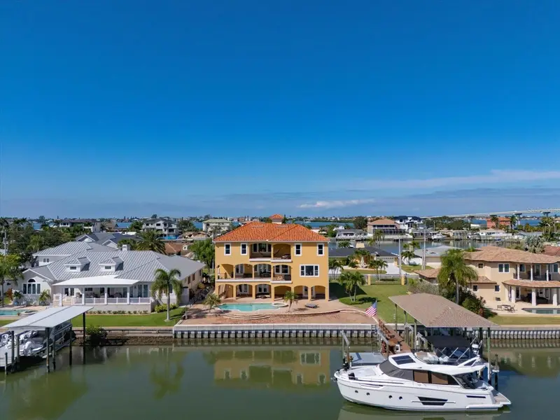 211 Poinciana Ln, FL
