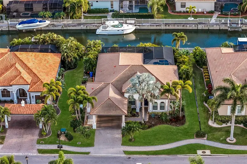 525 Mast Dr, FL