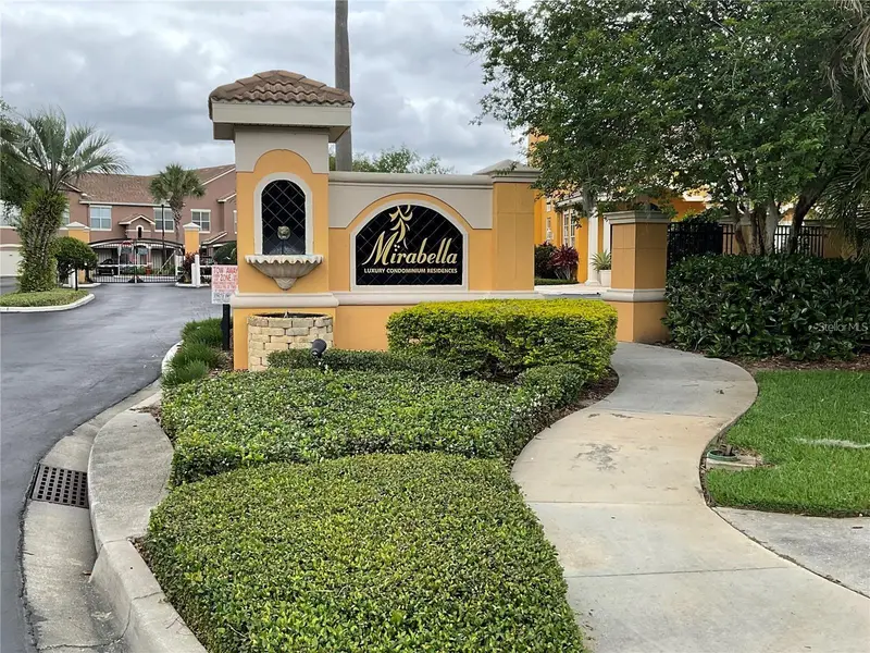 8813 Villa View Cir #104, FL