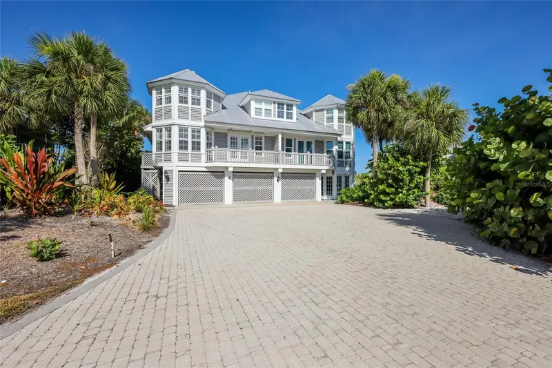 17 Seawatch Dr, FL