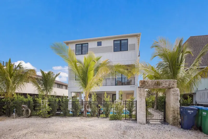 2415 Avenue B, FL