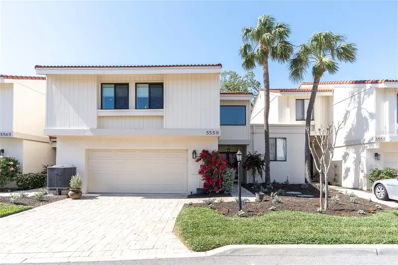 5559 Escondida Blvd S, FL