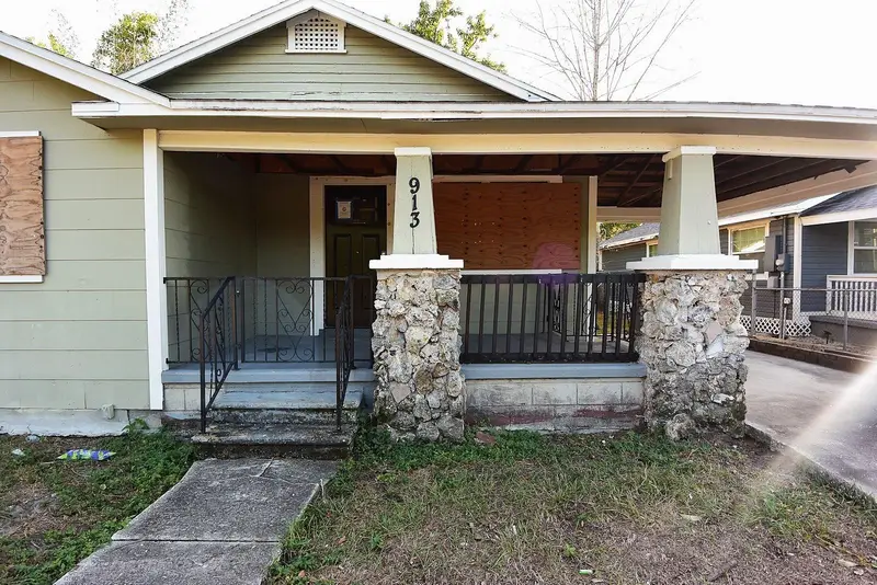913 E 28th Ave, FL