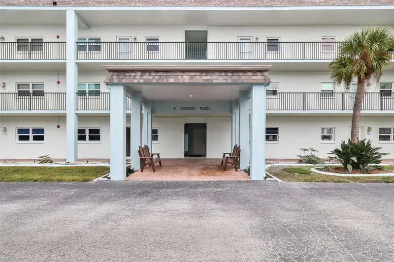 8 Glencoe Pl #107, FL