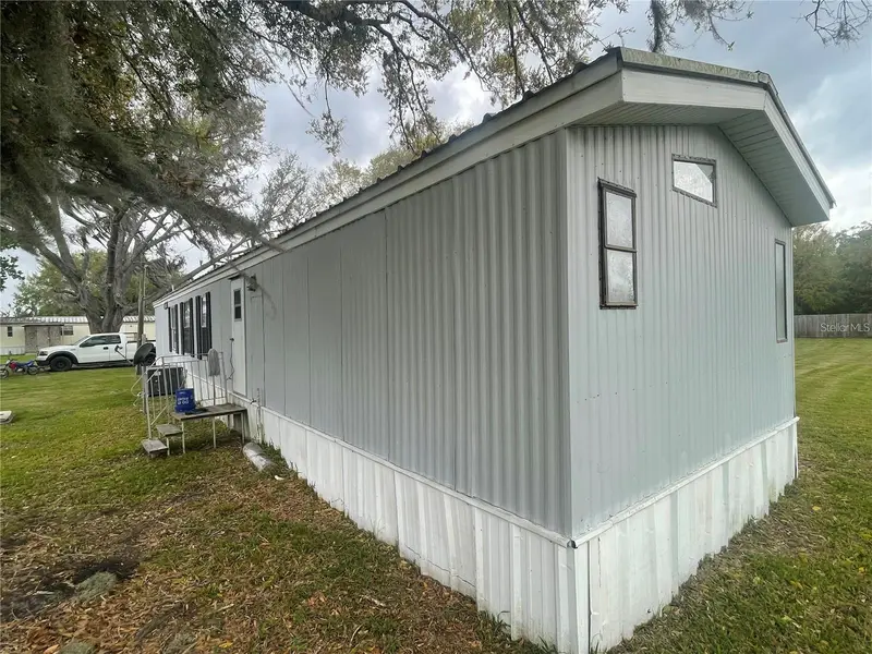 610 Grove Dr, FL