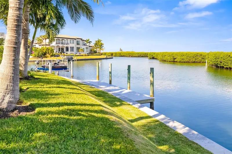 560 Harbor Cove Cir, FL