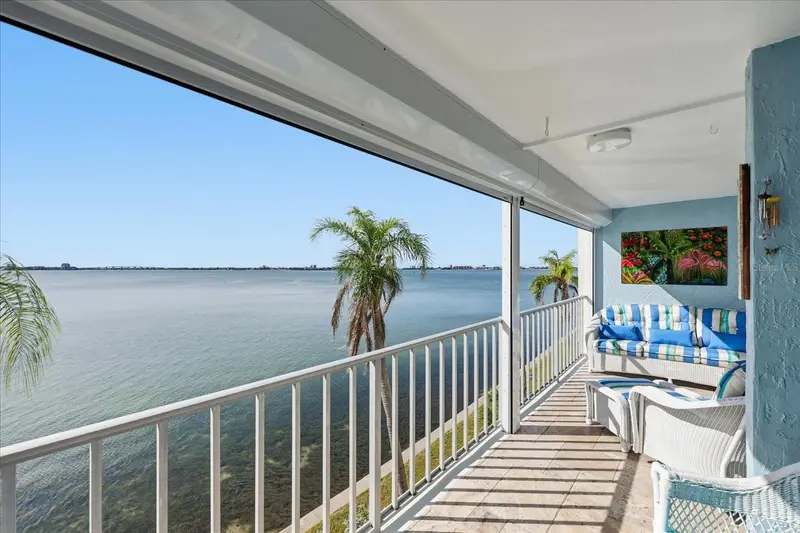 6060 Shore Blvd S #203, FL
