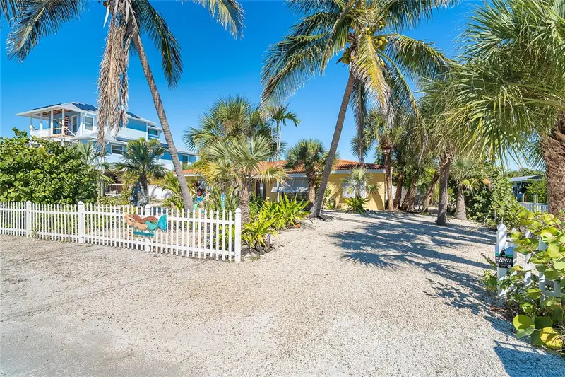 90 N Gulf Blvd, FL