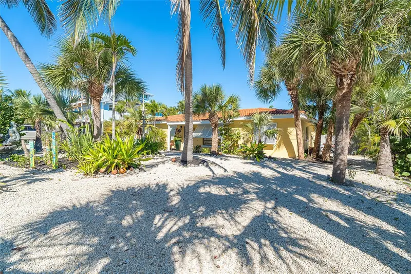 90 N Gulf Blvd, FL