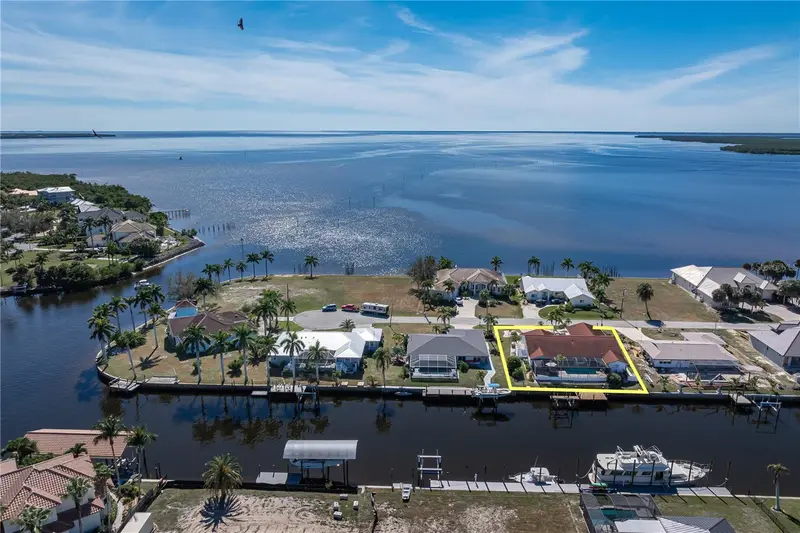 136 Creek Dr Se, FL