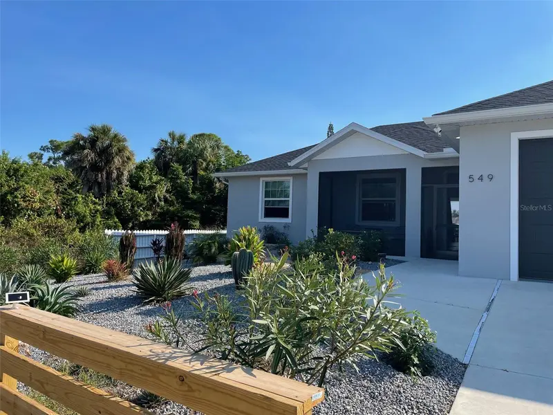549 E Tarpon Blvd Nw, FL